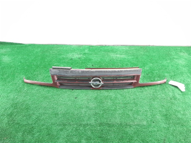 Atrapa chłodnicy 90414156 OPEL