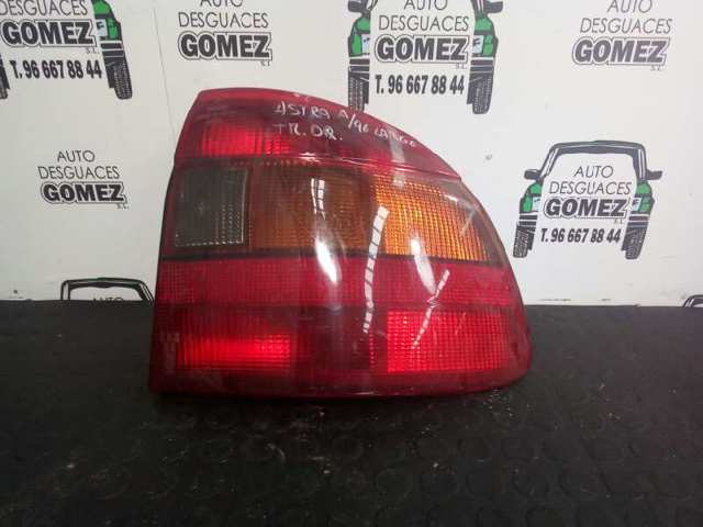 Lampa zespolona tylna prawa 90421971 OPEL