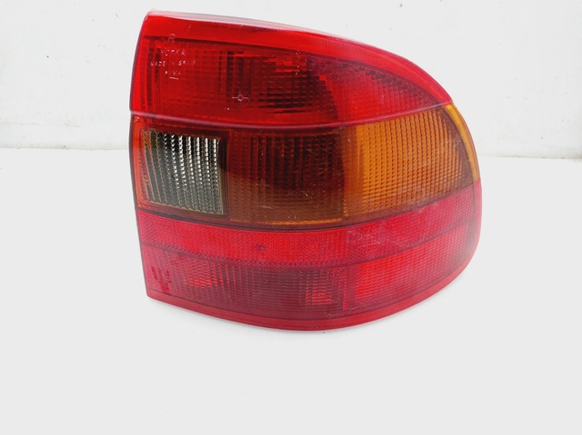 Lampa zespolona tylna prawa 90421971 OPEL