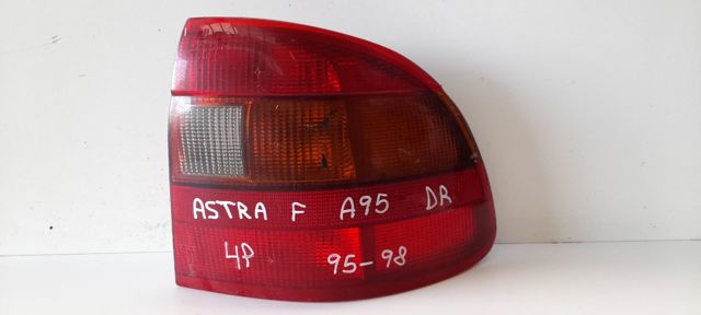 Lampa zespolona tylna prawa 90421971 OPEL