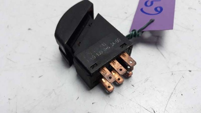 Przycisk włączania światła awaryjnego Opel Combo