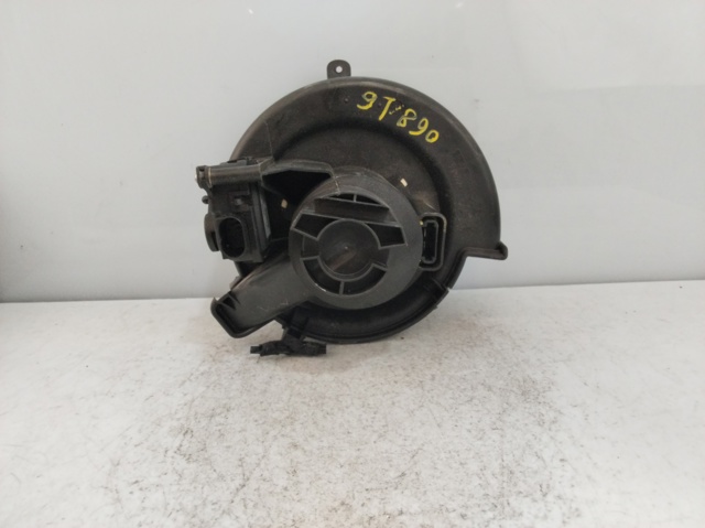 Silniczek wentylatora nagrzewnicy (ogrzewacza wnętrza) 90437893 OPEL