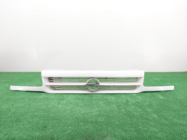 Atrapa chłodnicy 90442037 OPEL