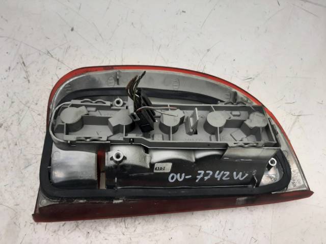 Lampa zespolona tylna prawa 90444142 OPEL