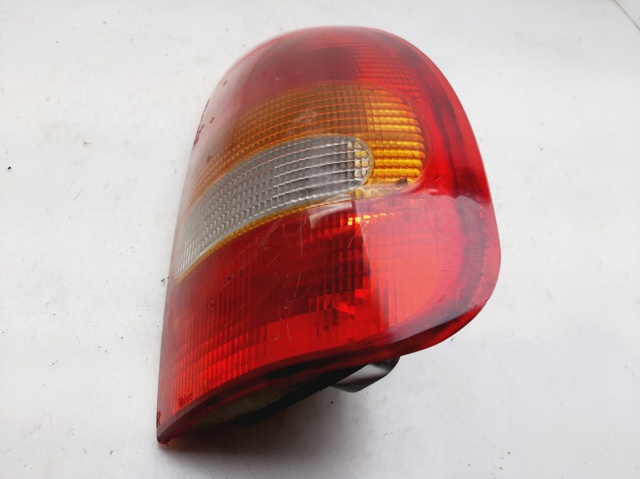Lampa zespolona tylna prawa 90444142 OPEL