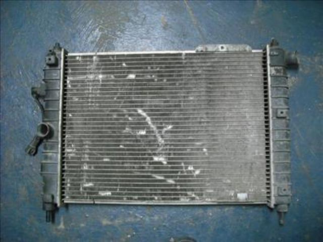 Chłodnica silnika 90444154 OPEL