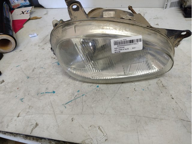 Reflektor prawy 90444785 OPEL