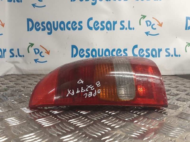Lampa zespolona tylna prawa 90444811 OPEL