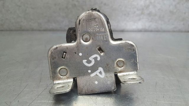 Zamek klapy bagażnika (3/5 drzwi tylnych) 90457255 OPEL