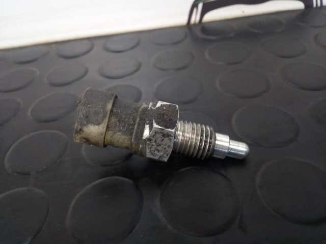 Czujnik włączania światła cofania 90482454 OPEL