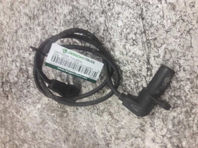Czujnik położenia wału korbowego 90483739 OPEL