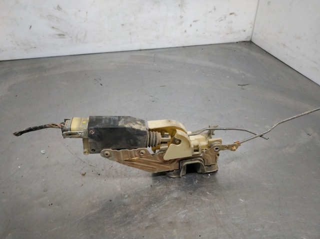 Zamek drzwi przednich prawych 90493702 OPEL