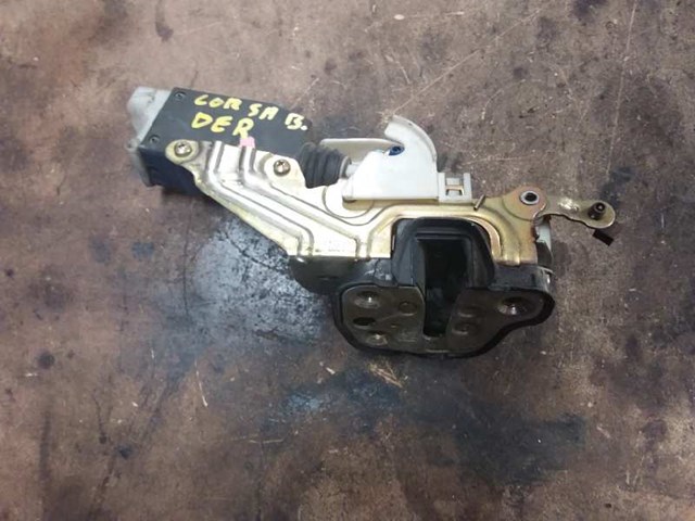 Zamek drzwi przednich prawych 90493702 OPEL