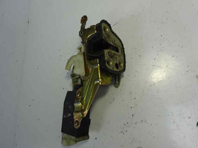 Zamek drzwi przednich prawych 90493702 OPEL