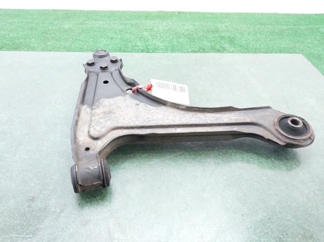 Wahacz zawieszenia przedniego dolny lewy 90495159 OPEL