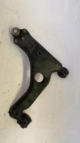 Wahacz zawieszenia przedniego dolny prawy 90495160 OPEL