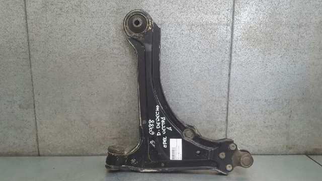 Wahacz zawieszenia przedniego dolny prawy 90495160 OPEL
