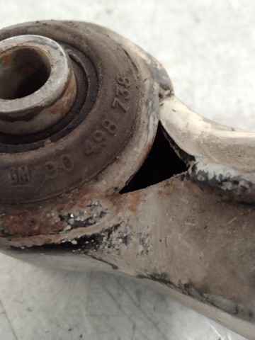 Silentblock przedniego wahacza dolnego 90498738 OPEL