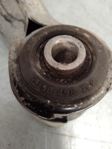 Silentblock przedniego wahacza dolnego 90498738 OPEL