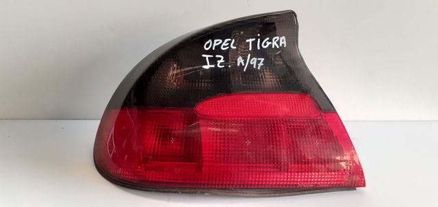 Lampa zespolona tylna lewa 90510529 OPEL