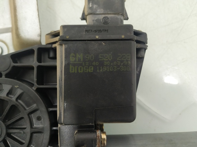 Mechanizm podnoszenia szyby drzwi przednich prawych 90520228 OPEL