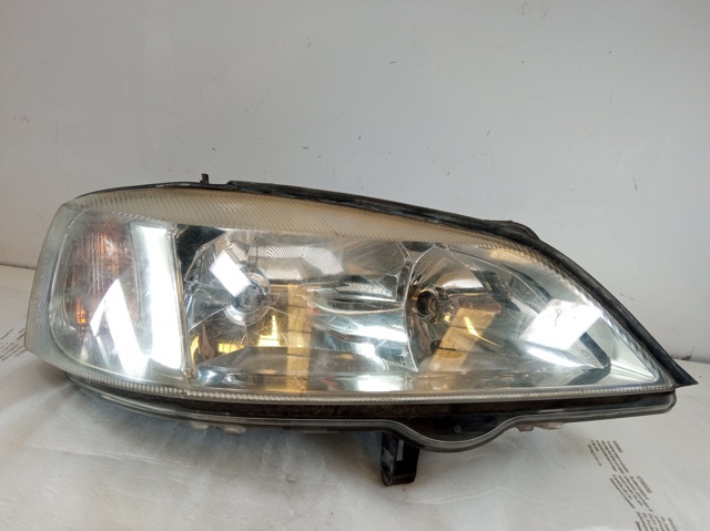 Reflektor prawy 90520878RH OPEL