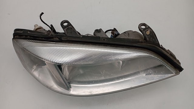 Reflektor prawy 90520878RH OPEL