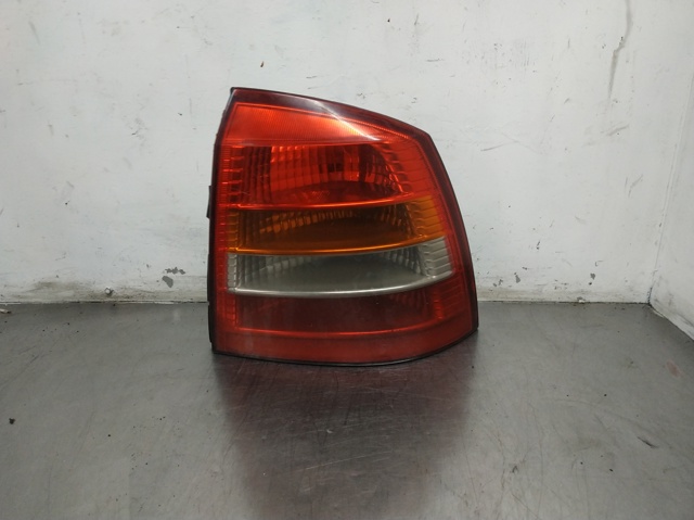 Lampa zespolona tylna prawa 90521544 OPEL