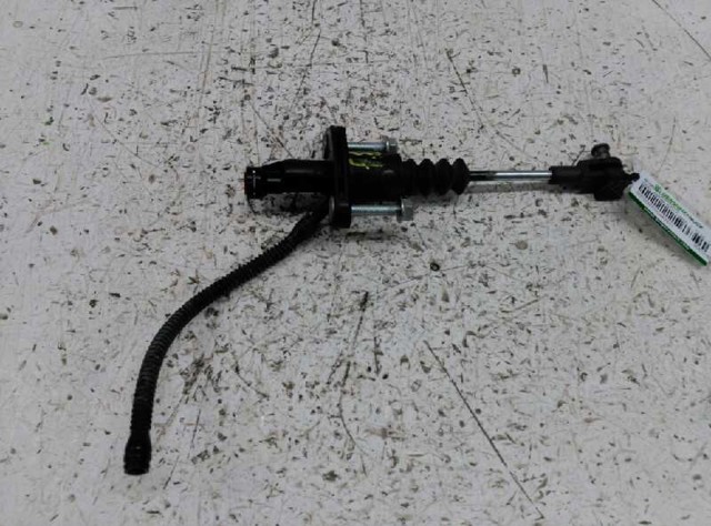 Cylinder sprzęgła główny 90523769 OPEL