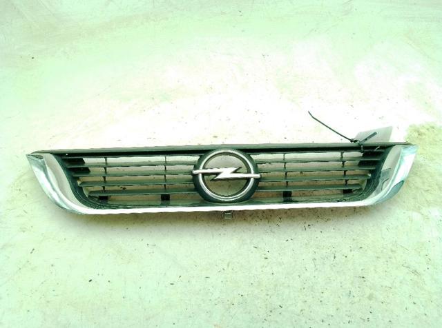Atrapa chłodnicy 90540318 OPEL