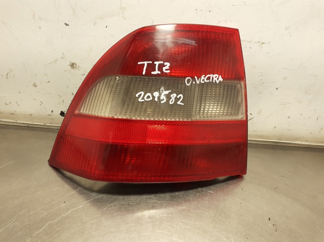 Lampa zespolona tylna lewa 90568047 OPEL