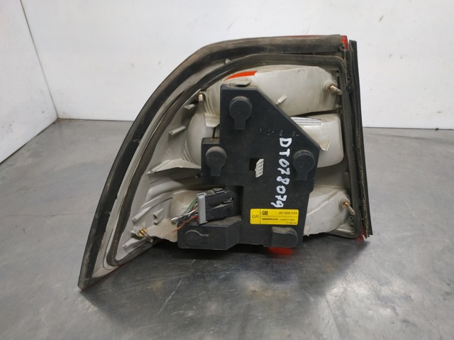 Lampa zespolona tylna prawa 90568049 OPEL