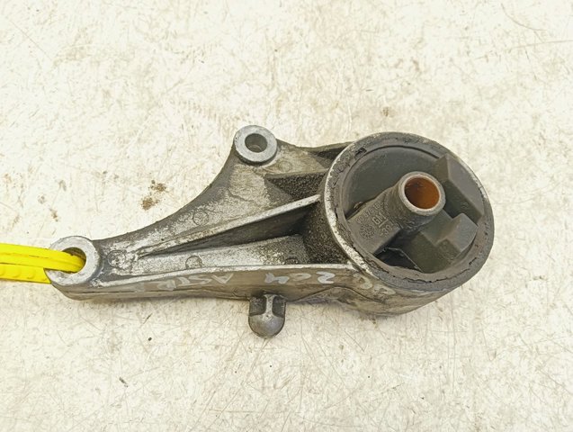 Poduszka (podpora) silnika przednia 90575186 OPEL