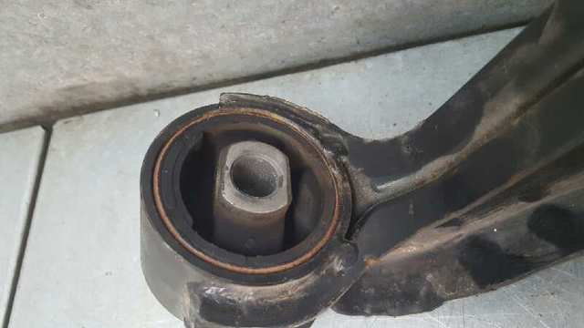 Wahacz zawieszenia przedniego dolny lewy 90576788 OPEL