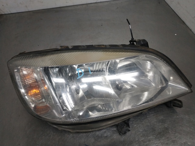 Reflektor prawy 90582022 OPEL