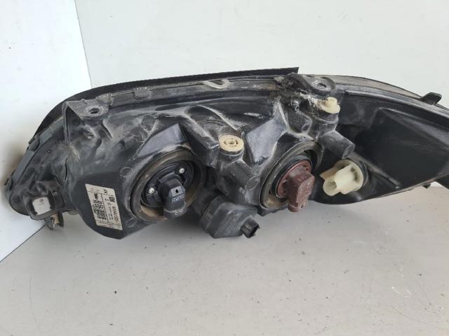Reflektor prawy 90582022 OPEL
