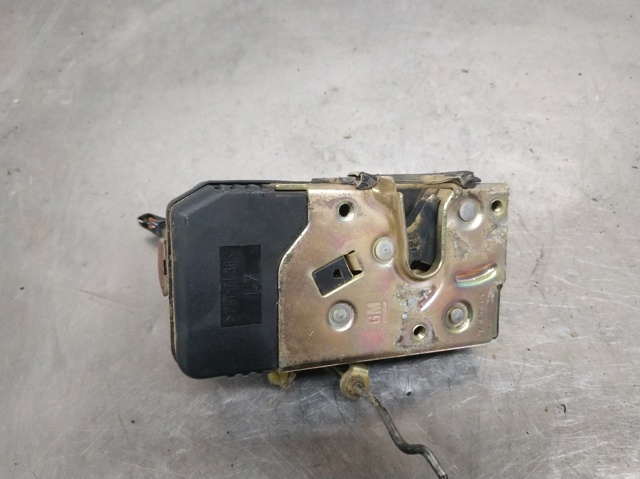 Zamek drzwi przednich lewych 90585021 OPEL