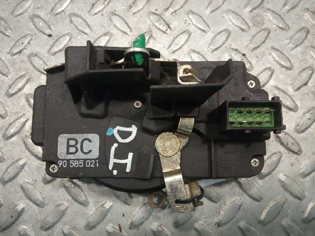 Zamek drzwi przednich lewych 90585021 OPEL