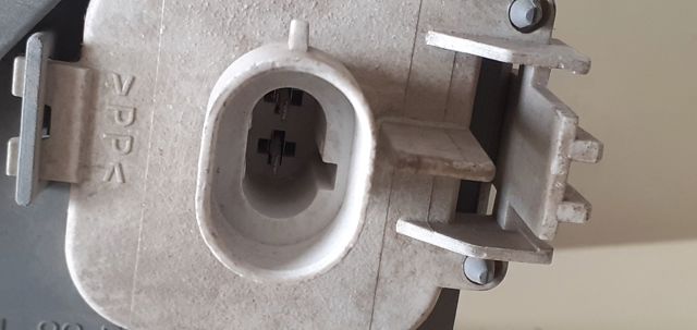 Lampa przeciwmgielna lewa 90585029 OPEL
