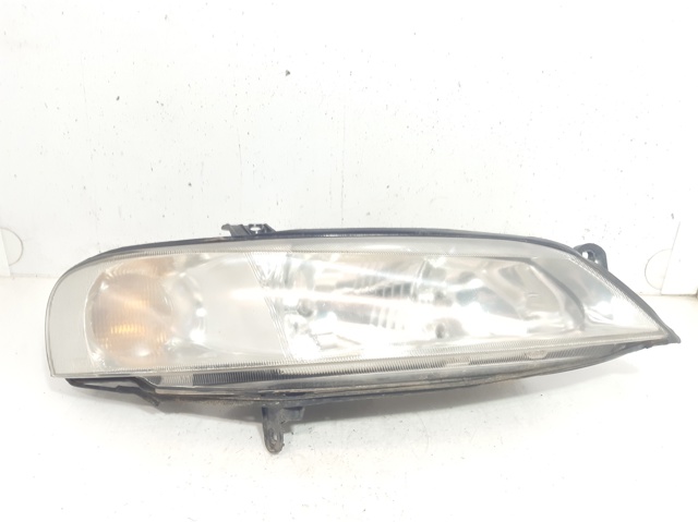 Reflektor prawy 90586845 OPEL