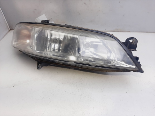 Reflektor prawy 90586845 OPEL