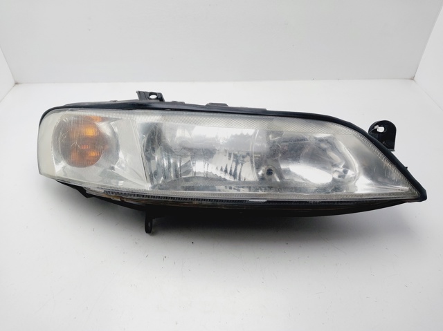 Reflektor prawy 90586845 OPEL