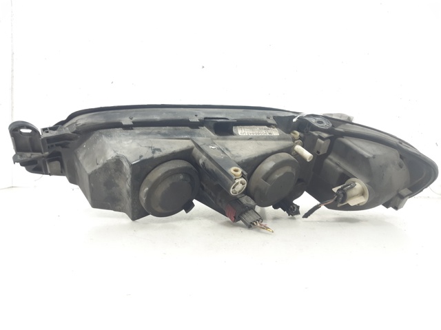 Reflektor prawy 90586845 OPEL