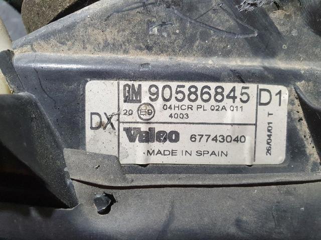 Reflektor prawy 90586845 OPEL