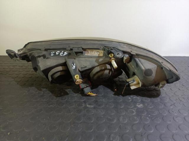 Reflektor prawy 90586845 OPEL