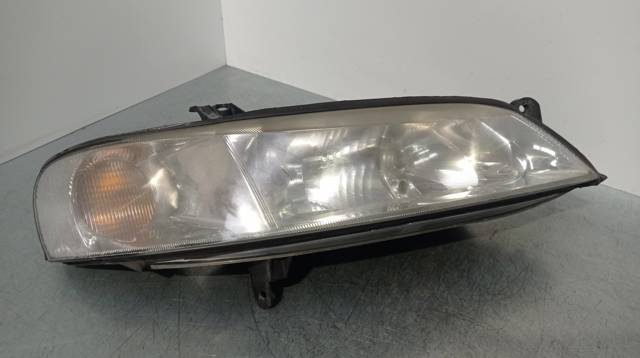 Reflektor prawy 90586845 OPEL