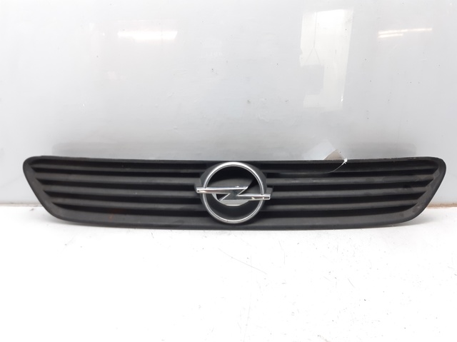 Atrapa chłodnicy 90588120 OPEL