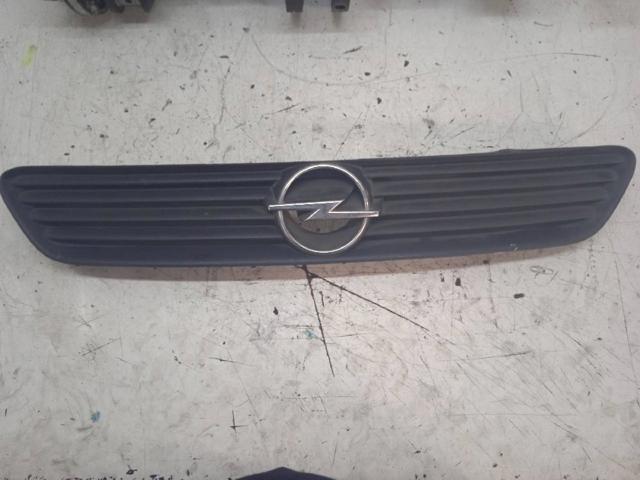 Atrapa chłodnicy 90588120 OPEL