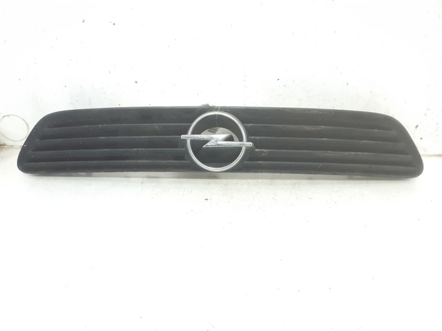 Atrapa chłodnicy 90588120 OPEL