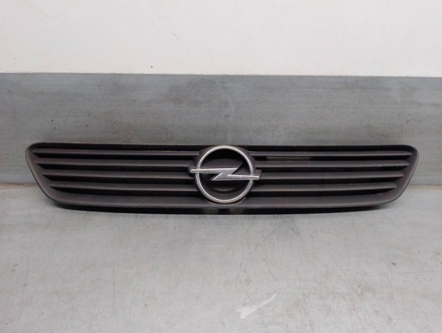 Atrapa chłodnicy 90588120 OPEL